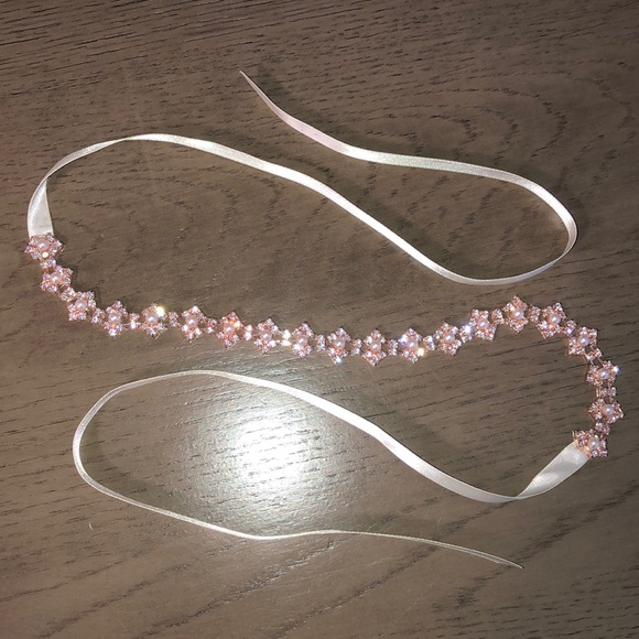 Accessories - Super cute gold rhinestone ribbon headband